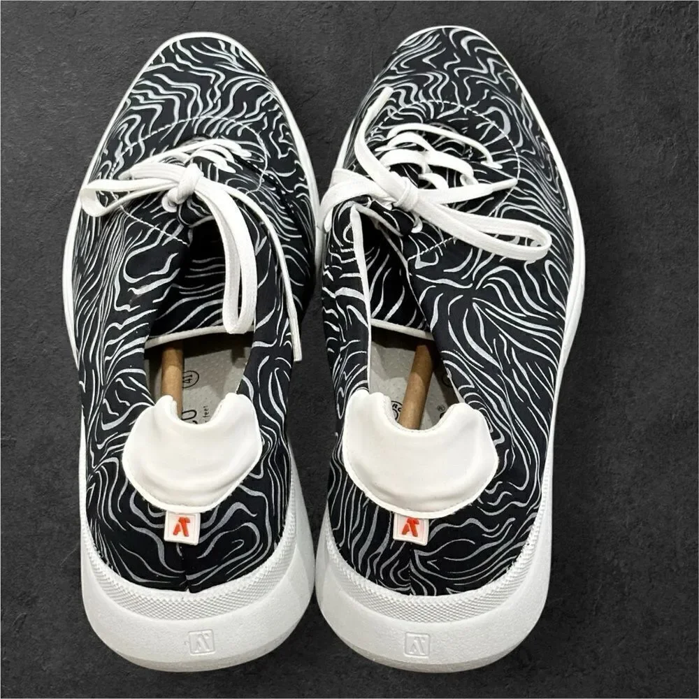 ARCOPEDICO Women’s L76 Lace-Up Sneakers in the Size 41/9.5-10 US in Black/White